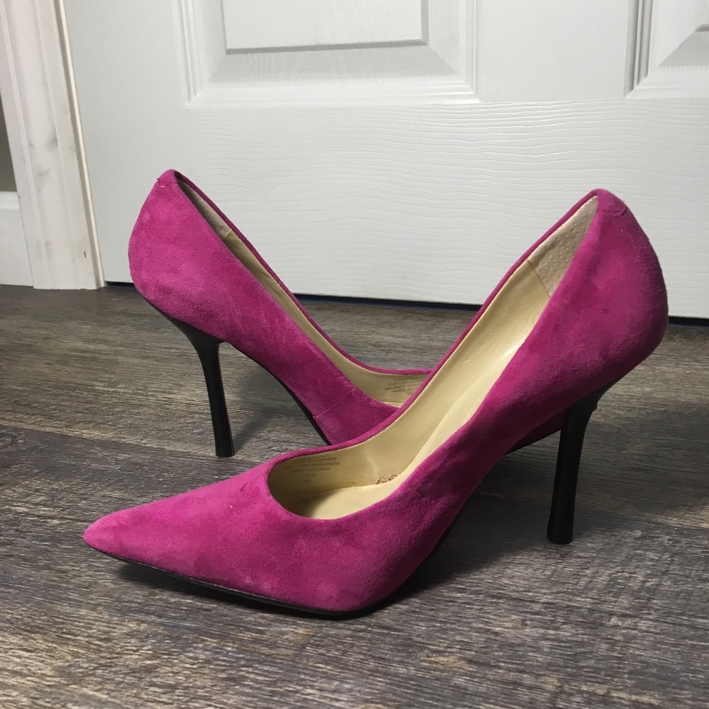 NWOT Guess Fuchsia Suede Heels